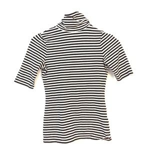 Half sleeve turtleneck stretchy and stripes